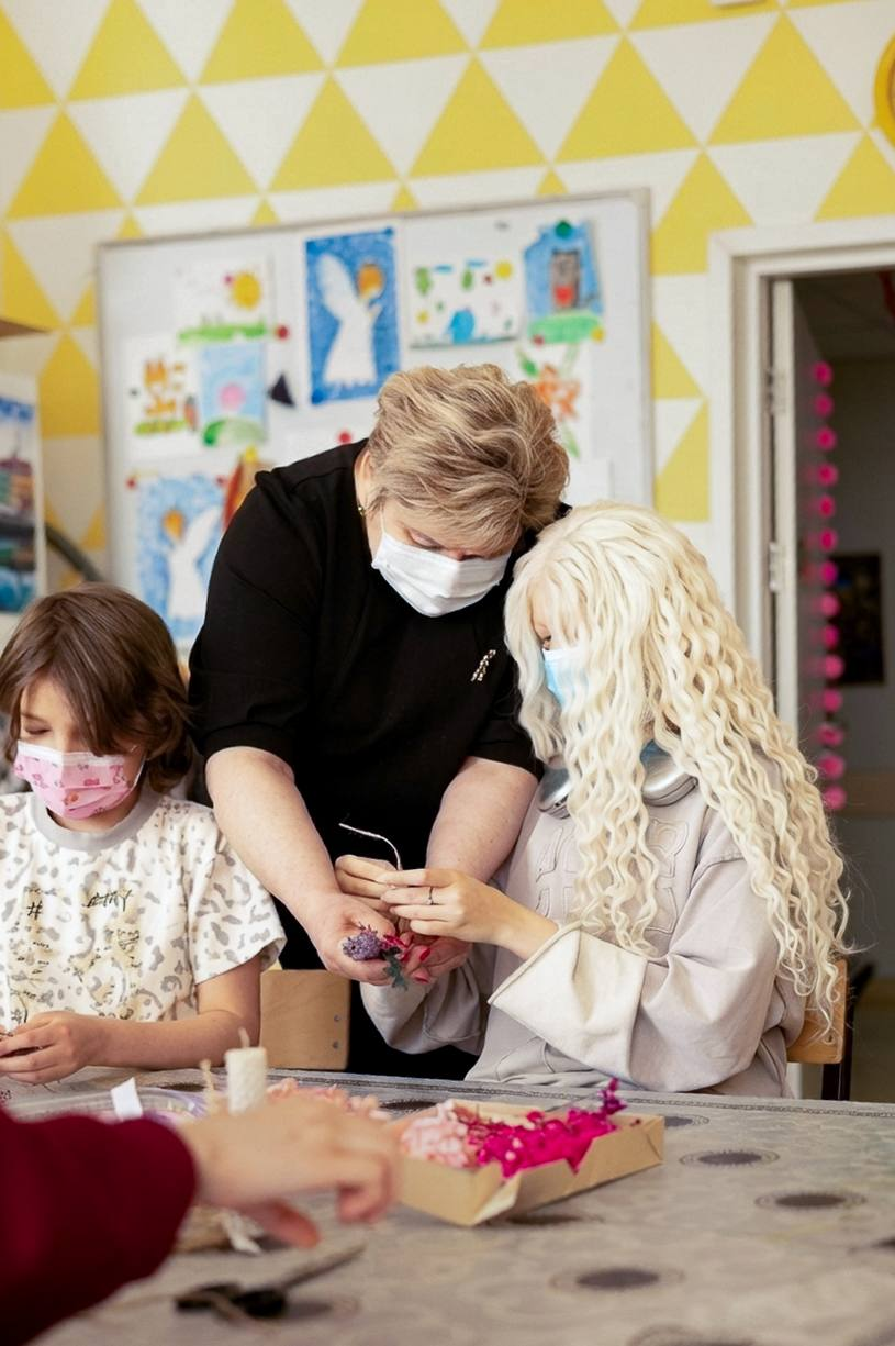 Физтех-колледж поздравил с Пасхой детей из онкологического отделения