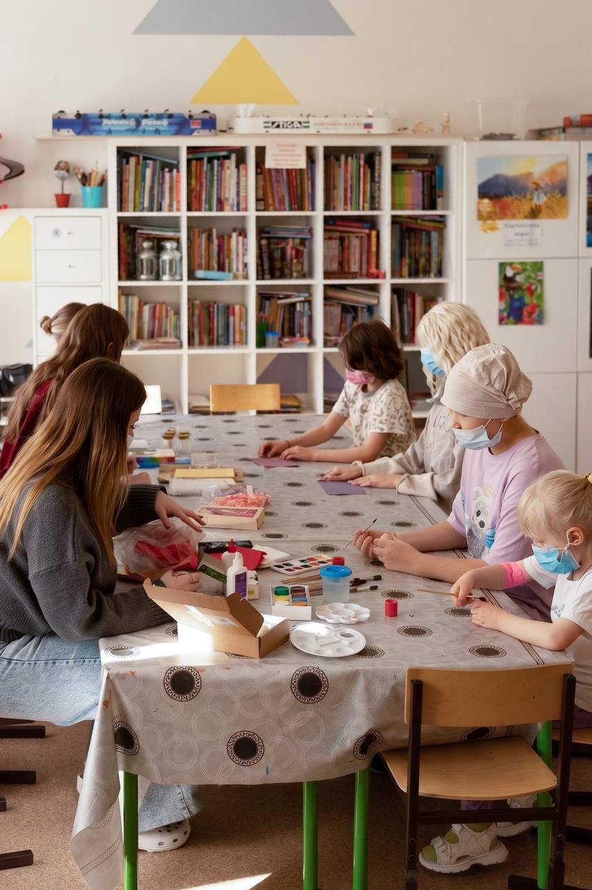 Физтех-колледж поздравил с Пасхой детей из онкологического отделения